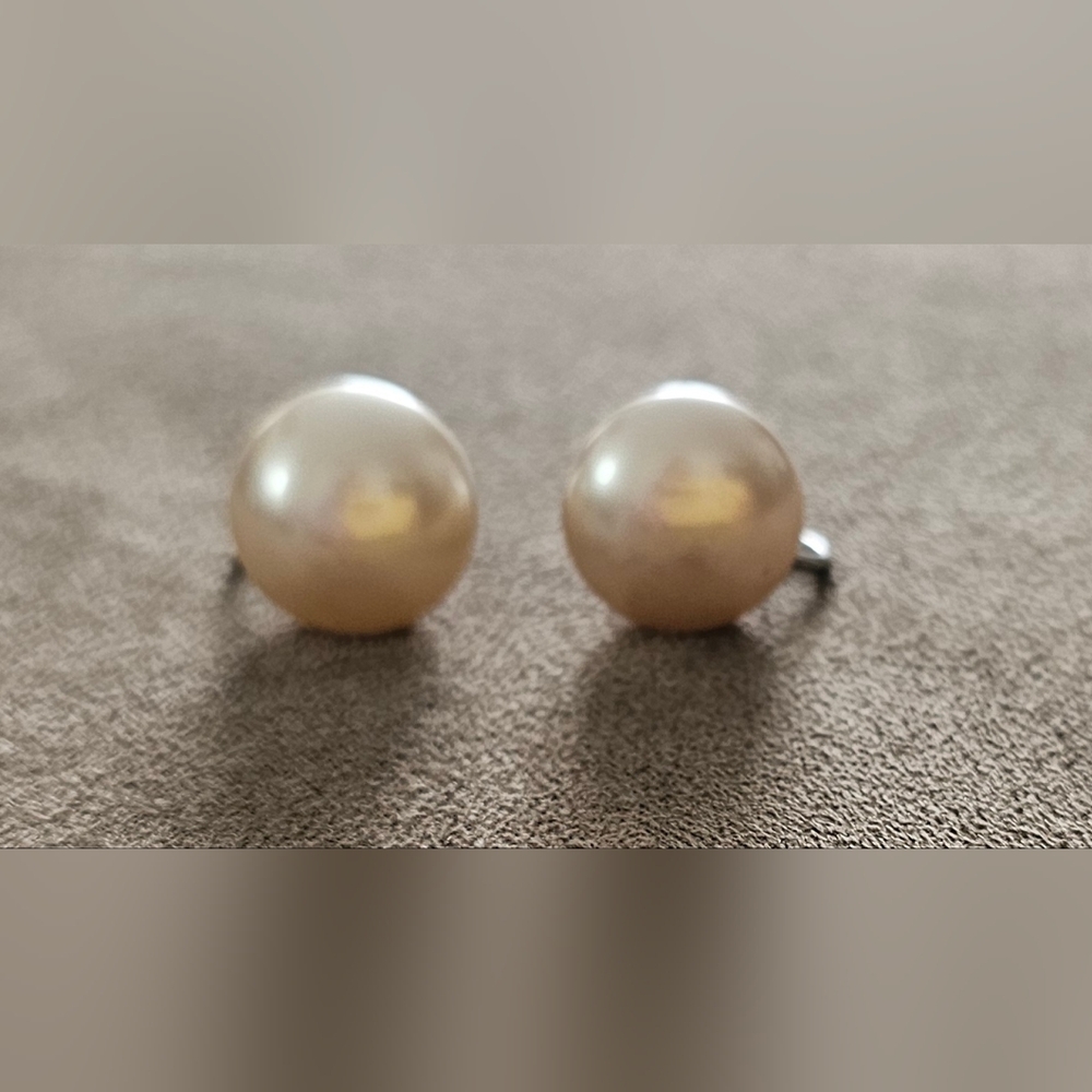Vintage Faux Pearl Screw Back Earrings Silvertone Signed Barbara Lee